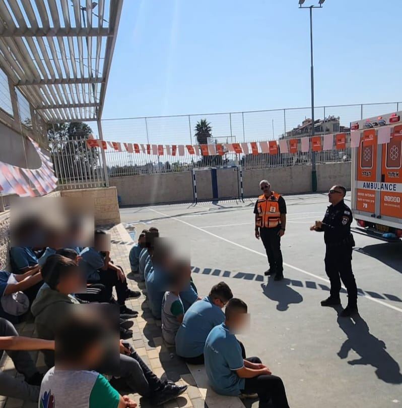 شرطة القدس: محاضرة حول السلامة على الطرق لطلاب مدرسة في حي شعفاط 